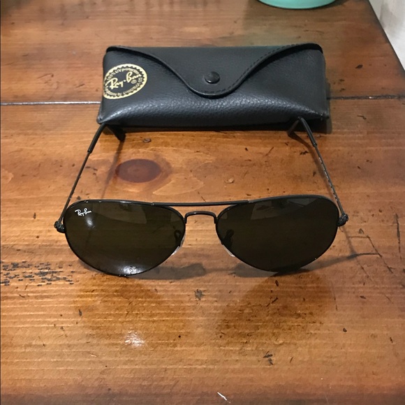 Black Ray-Ban Aviators - Picture 5 of 5
